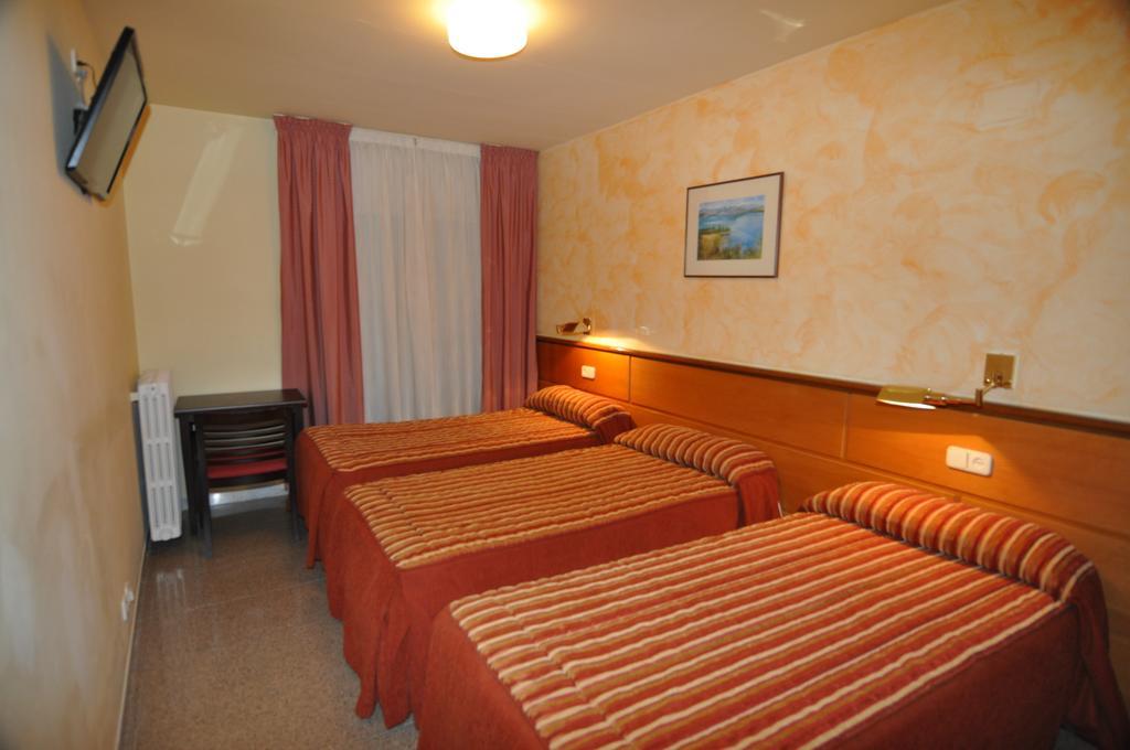Hotel Sole Pobla de Segur Rum bild