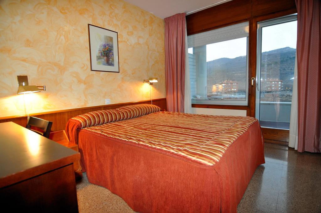 Hotel Sole Pobla de Segur Rum bild