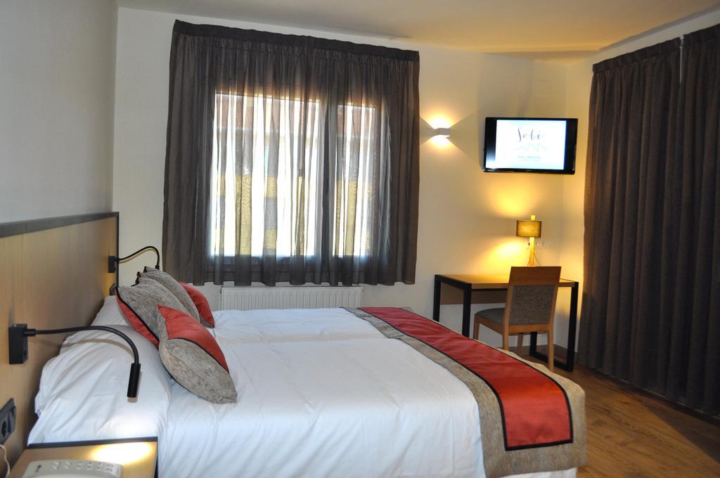 Hotel Sole Pobla de Segur Rum bild
