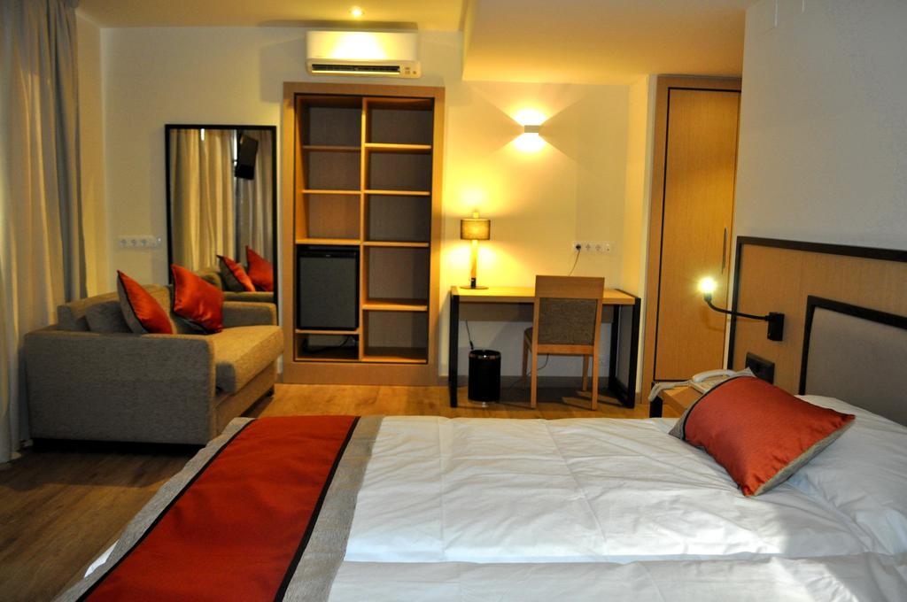 Hotel Sole Pobla de Segur Rum bild