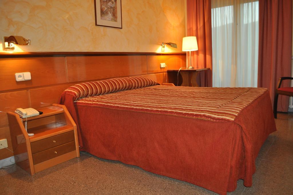 Hotel Sole Pobla de Segur Rum bild
