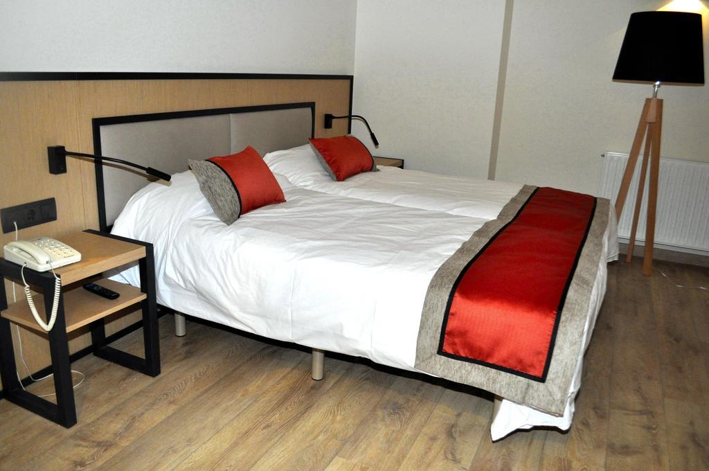 Hotel Sole Pobla de Segur Rum bild